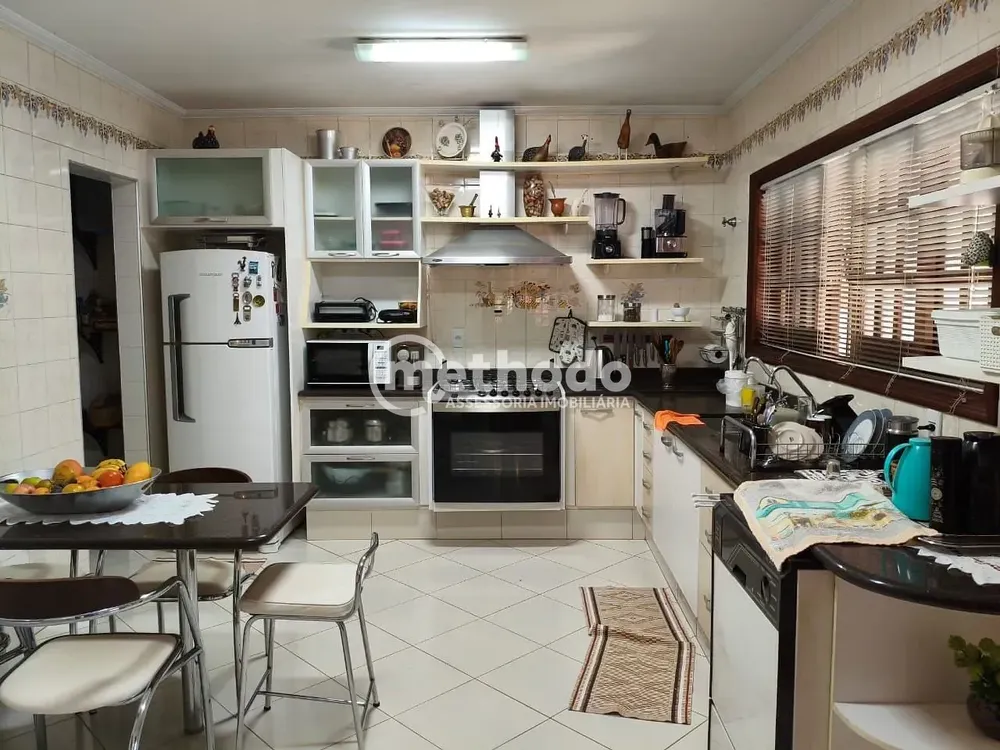 Sobrado, 3 quartos, 281 m² - Foto 2