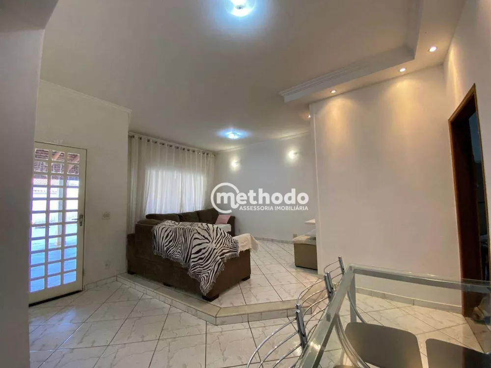 Casa à venda com 3 quartos, 240m² - Foto 4