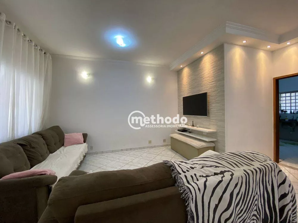 Casa à venda com 3 quartos, 240m² - Foto 1