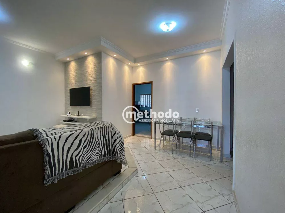 Casa à venda com 3 quartos, 240m² - Foto 2