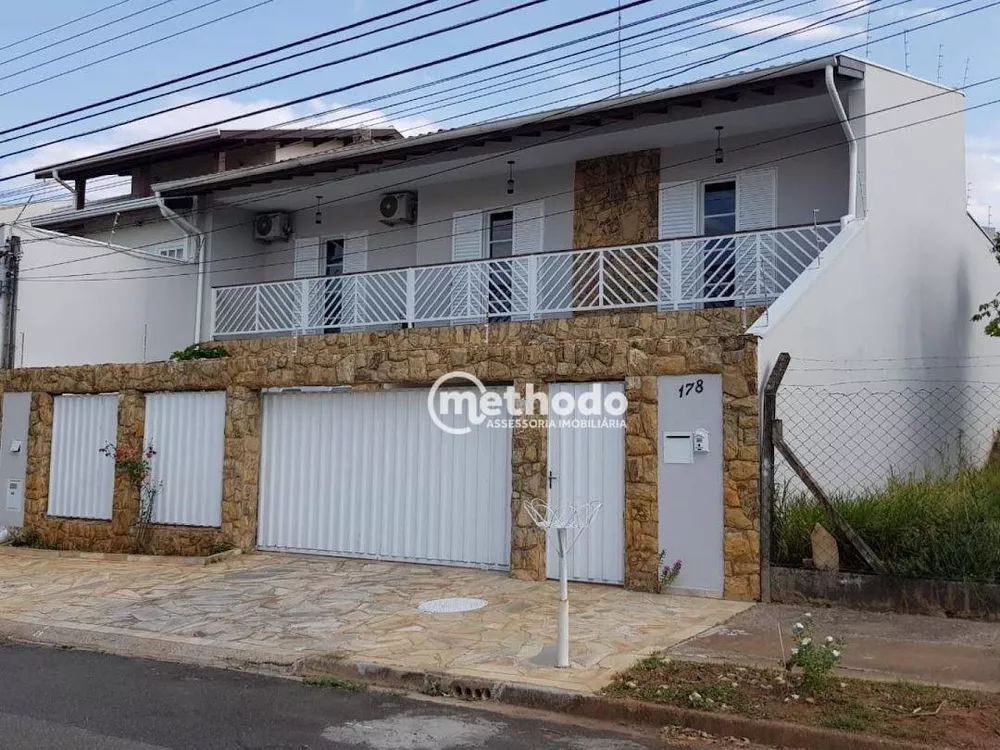 Casa à venda com 4 quartos, 320m² - Foto 1