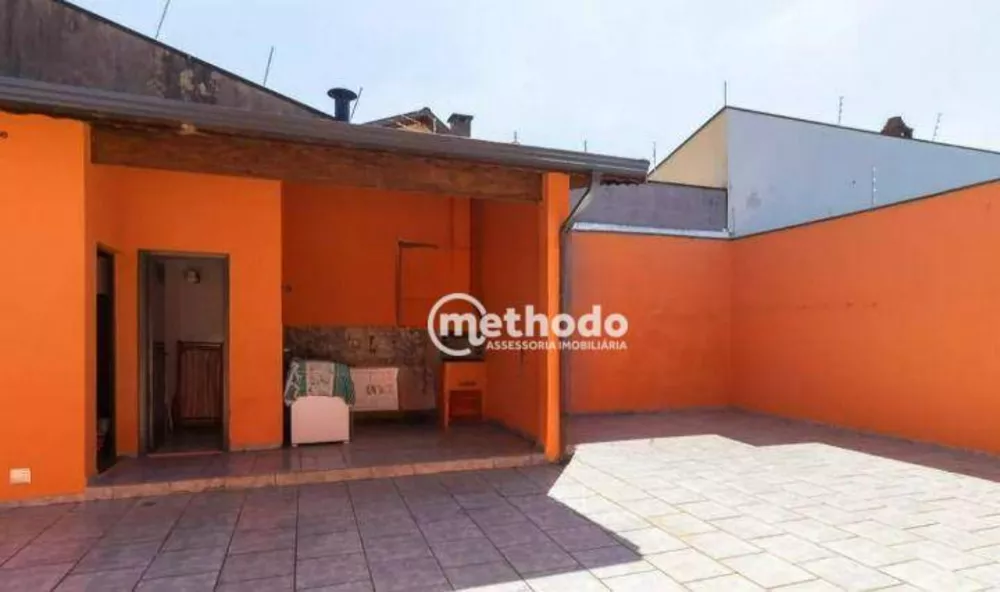 Casa à venda com 3 quartos, 227m² - Foto 2