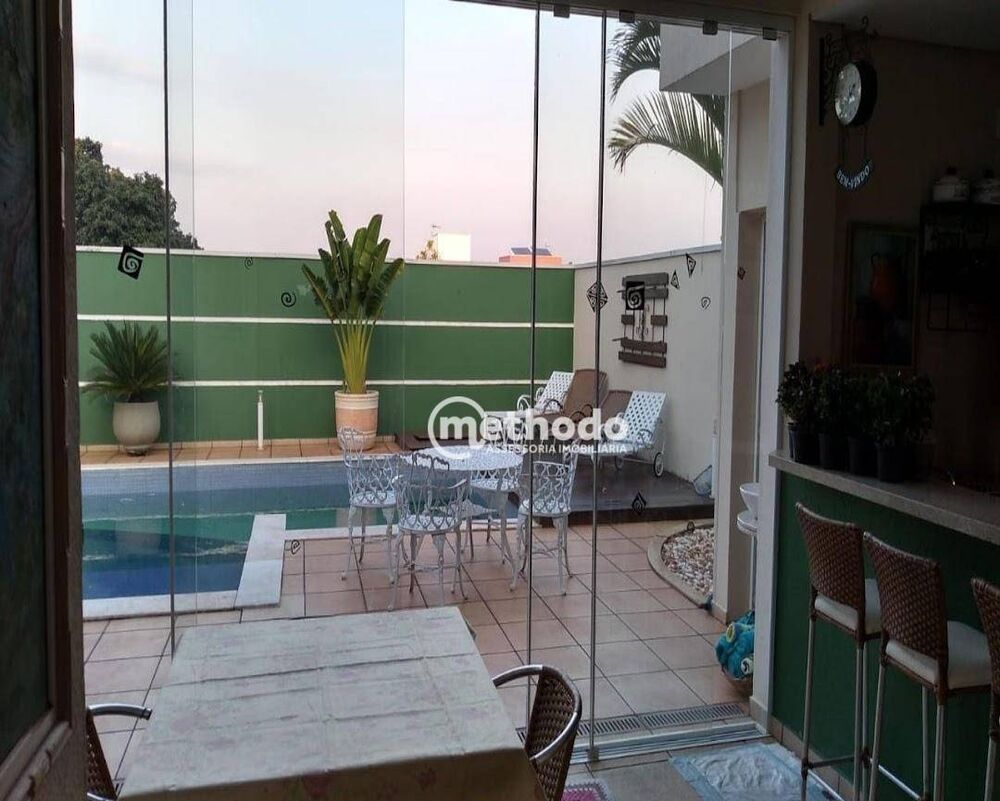 Casa de Condomínio à venda com 3 quartos, 250m² - Foto 2