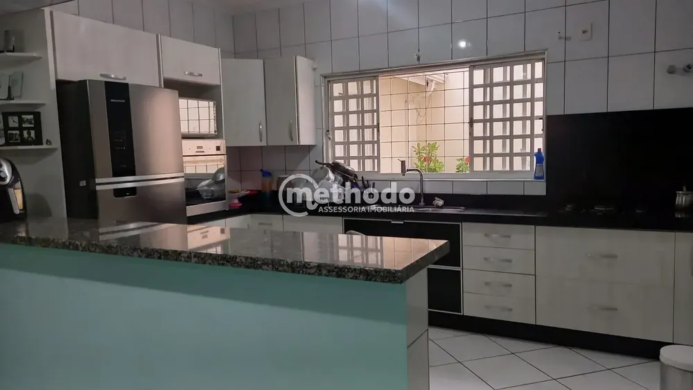 Casa, 4 quartos, 330 m² - Foto 1