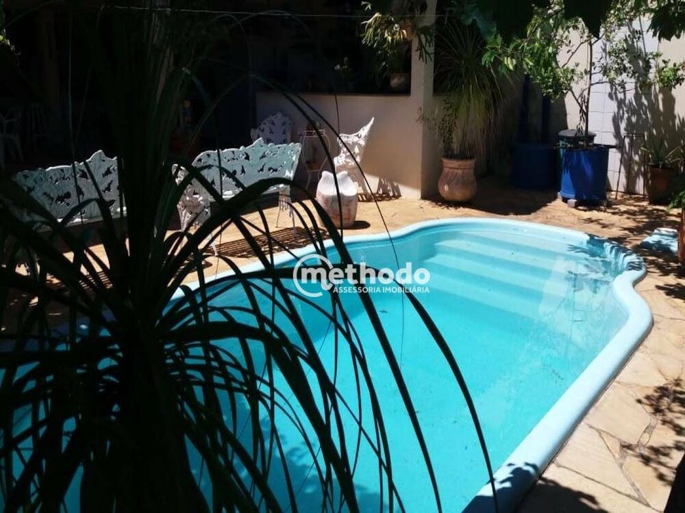 Casa à venda com 4 quartos, 330m² - Foto 1
