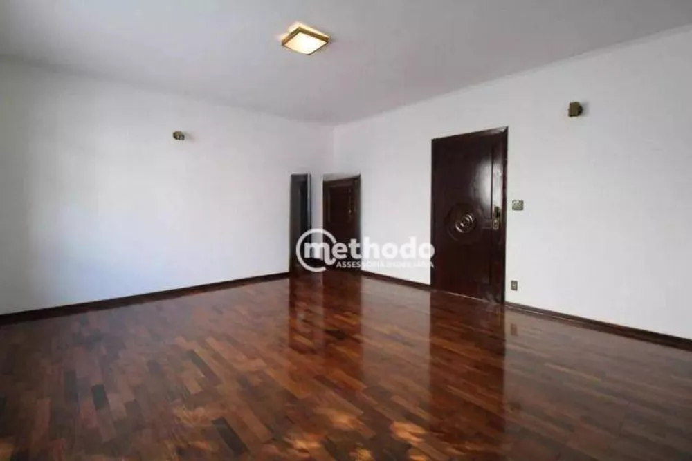 Casa à venda com 3 quartos, 286m² - Foto 1