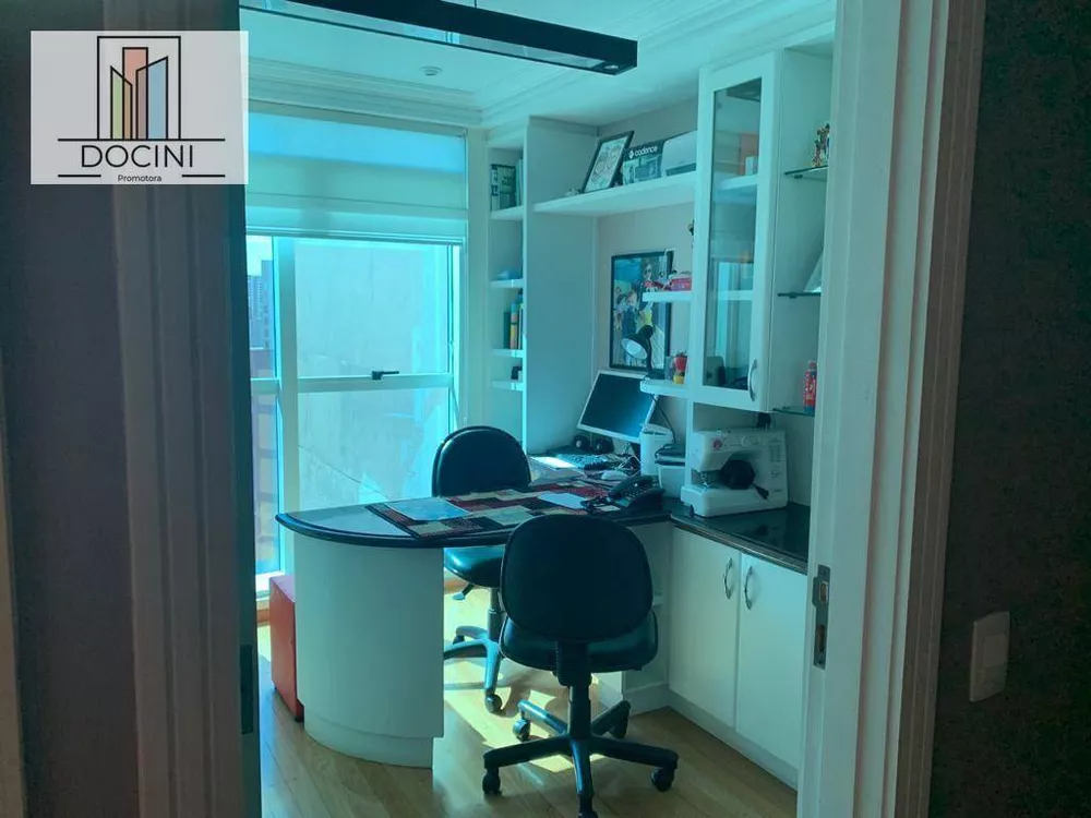 Apartamento, 3 quartos, 300 m² - Foto 1