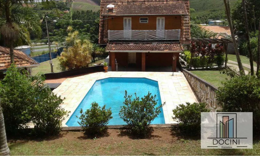 Chácara, 3 quartos, 2160 m² - Foto 1