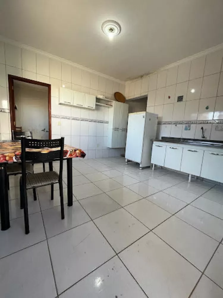 Casa à venda com 3 quartos, 180m² - Foto 1