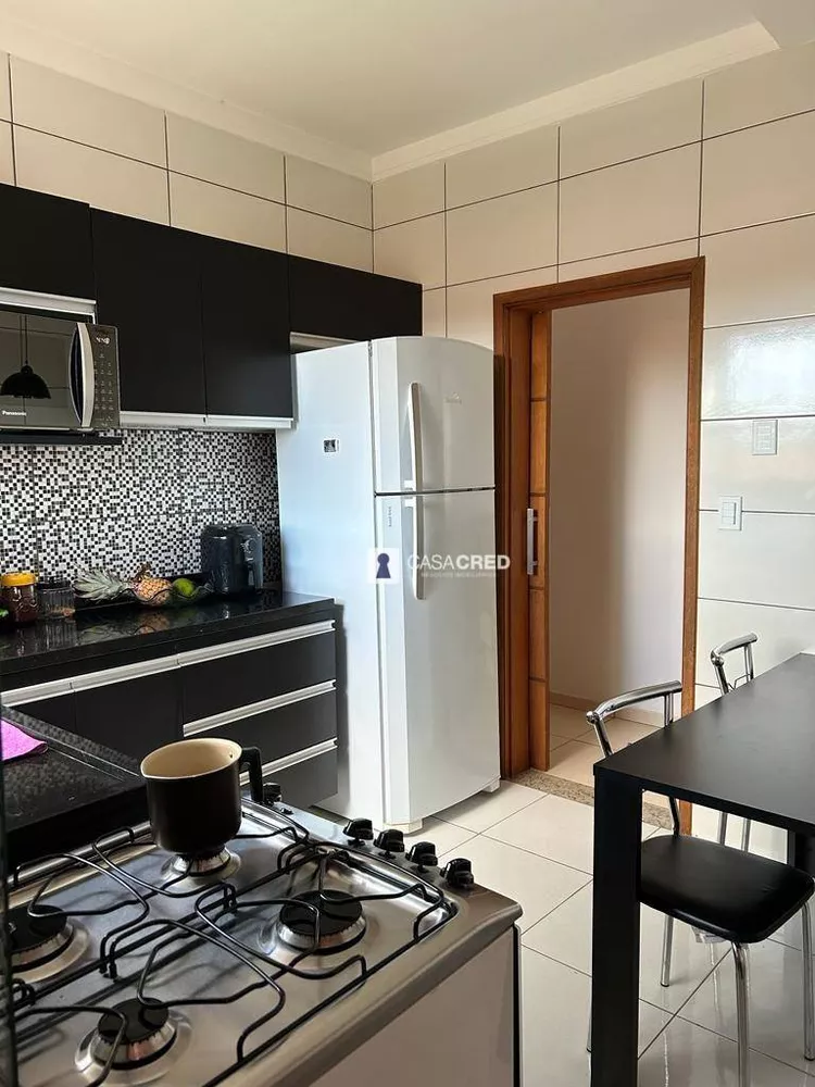 Casa à venda com 3 quartos, 165m² - Foto 2