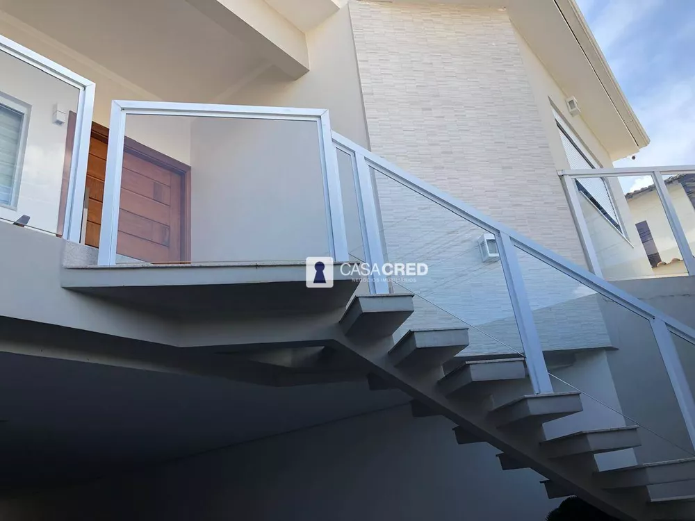 Casa à venda com 3 quartos, 273m² - Foto 1