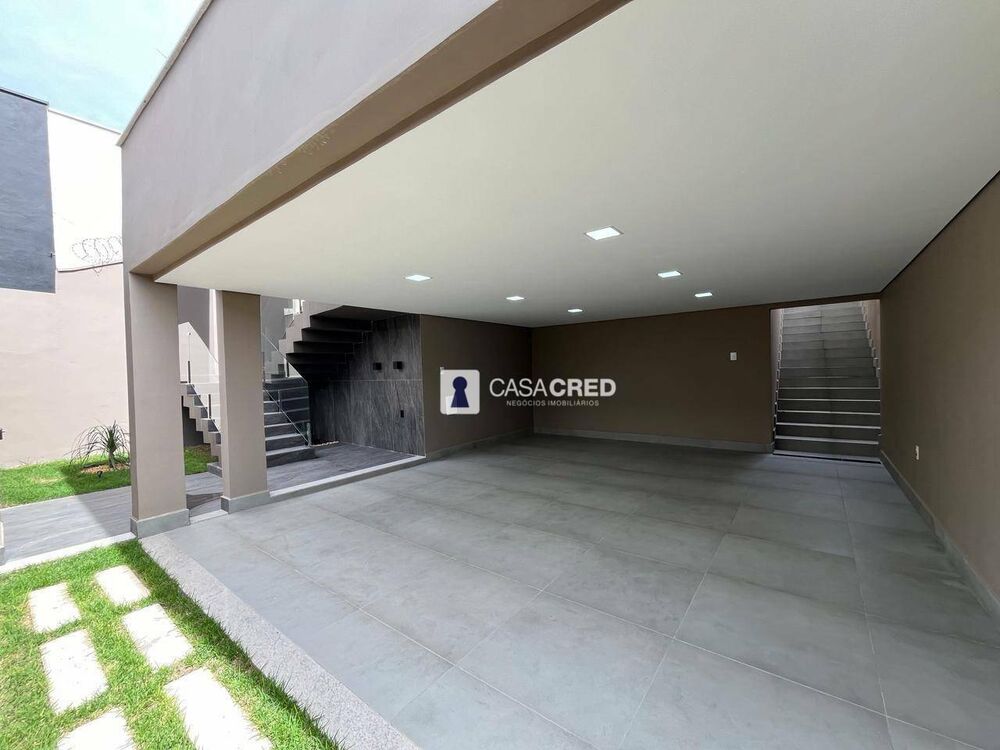 Casa à venda com 3 quartos, 200m² - Foto 1