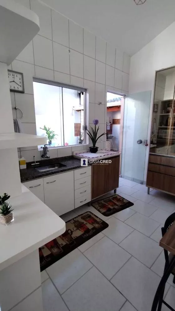 Casa à venda com 2 quartos, 48m² - Foto 1