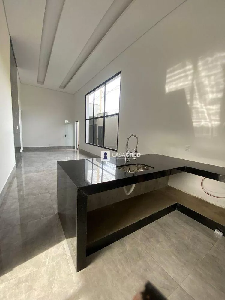 Casa à venda com 4 quartos, 181m² - Foto 2