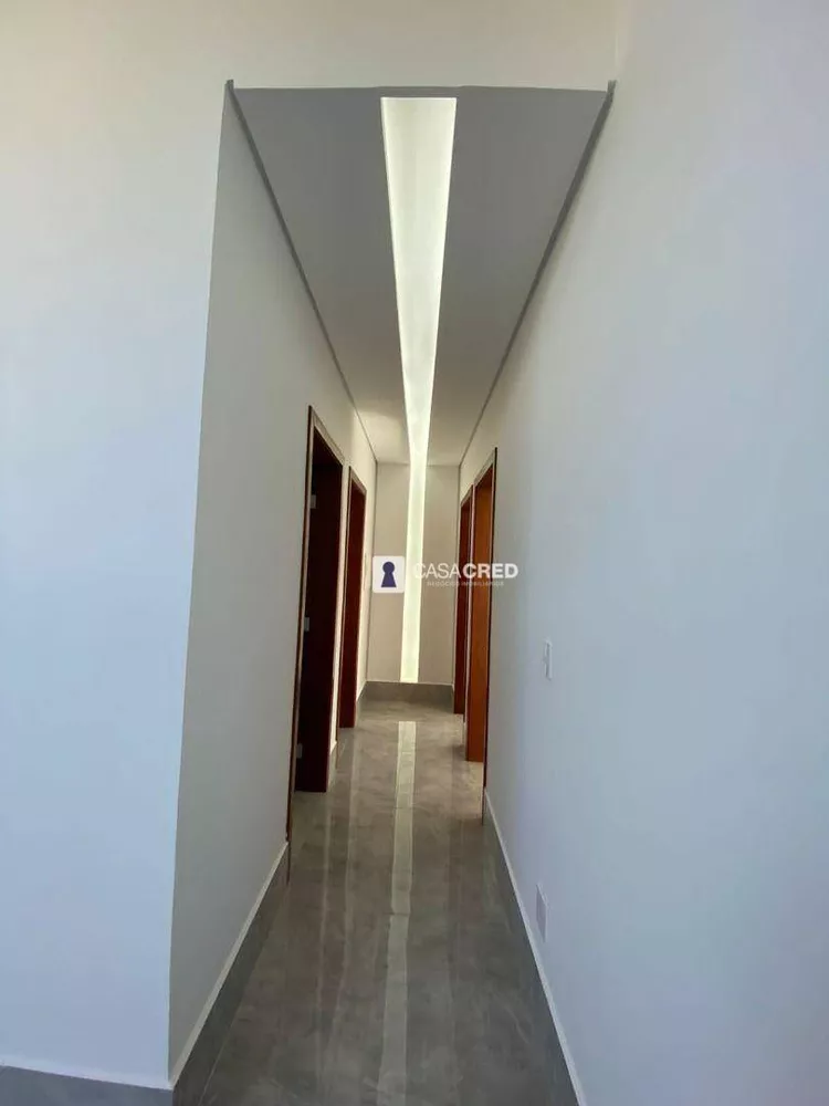 Casa à venda com 4 quartos, 181m² - Foto 3