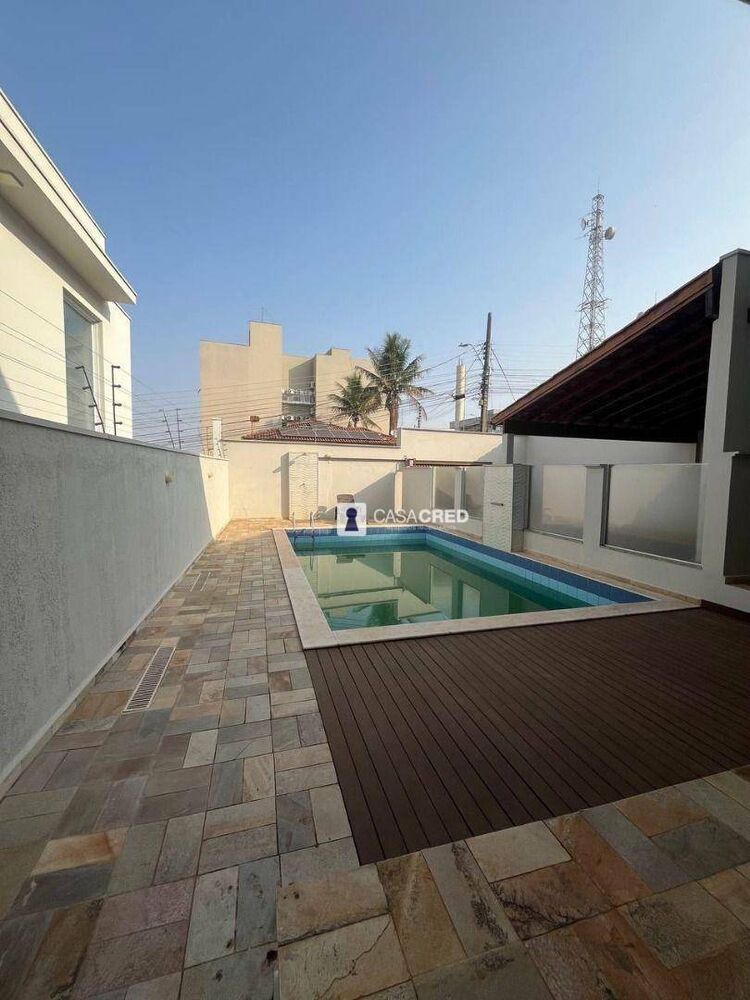 Casa, 3 quartos, 235 m² - Foto 1