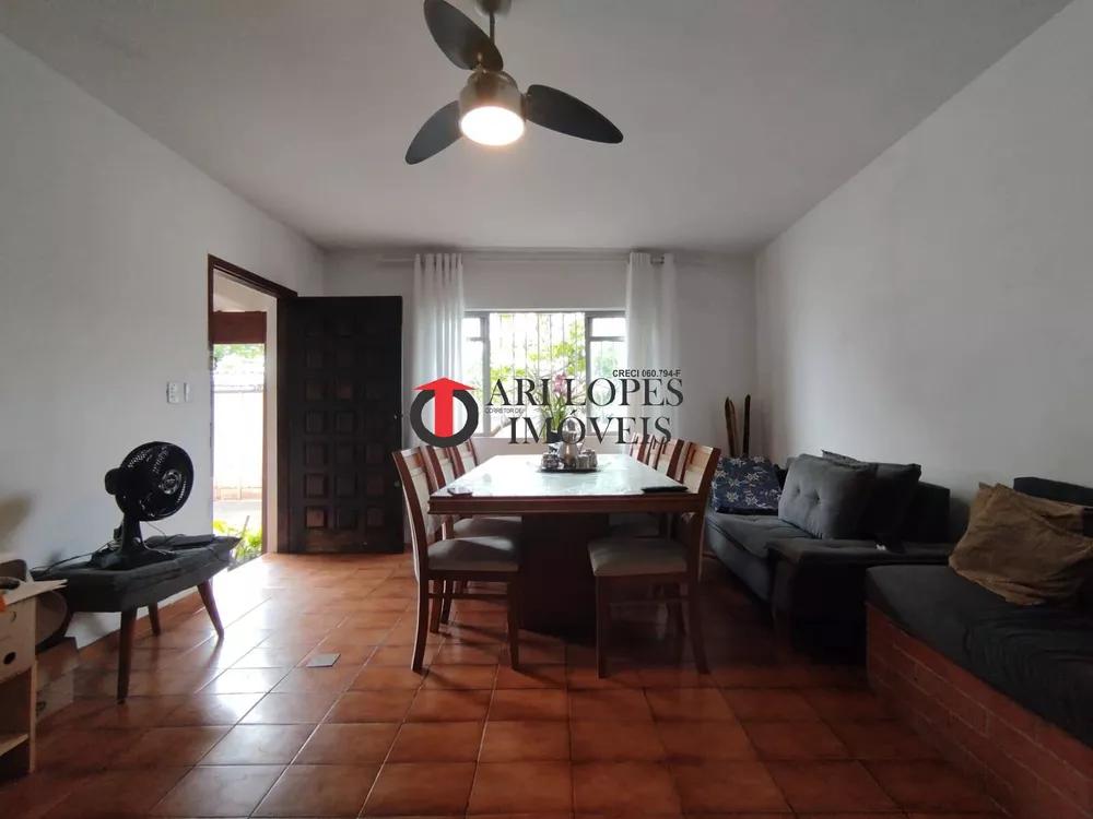 Casa à venda com 3 quartos, 185m² - Foto 1