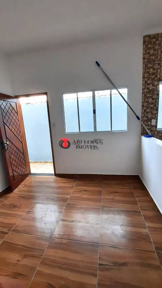 Casa à venda com 2 quartos, 70m² - Foto 4