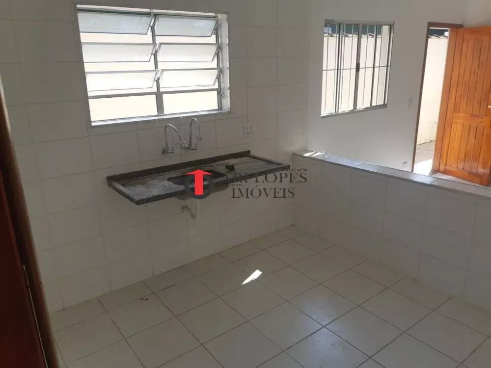 Casa à venda com 2 quartos, 75m² - Foto 4