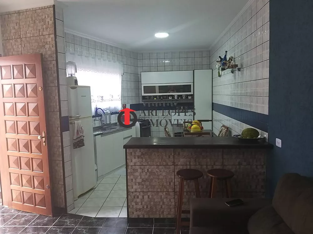 Casa à venda com 2 quartos, 66m² - Foto 2