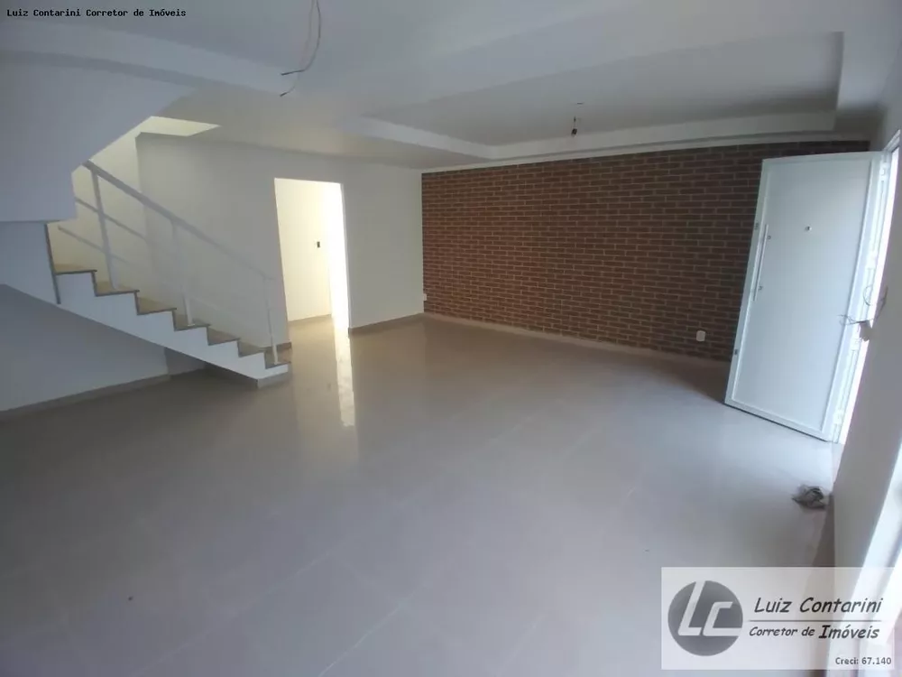 Casa à venda com 3 quartos, 220m² - Foto 1