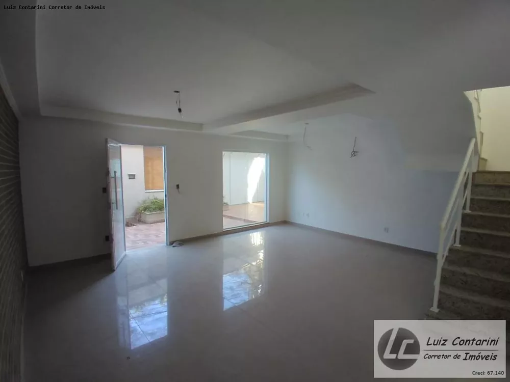 Casa à venda com 3 quartos, 220m² - Foto 4