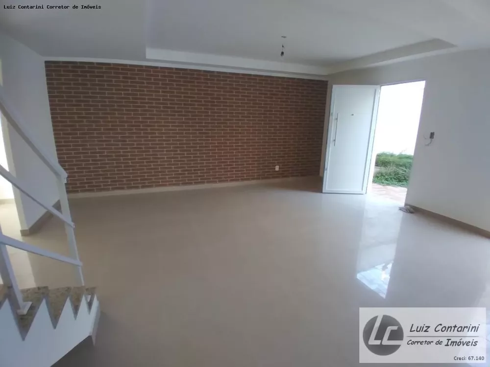 Casa à venda com 3 quartos, 220m² - Foto 3