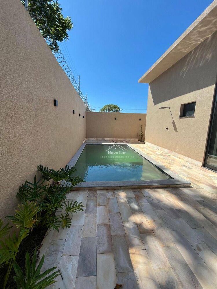 Casa à venda com 3 quartos, 221m² - Foto 2