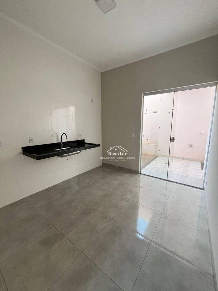 Casa à venda com 2 quartos, 65m² - Foto 3