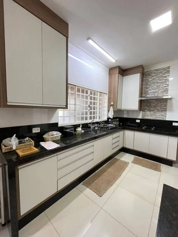 Casa, 3 quartos, 223 m² - Foto 4