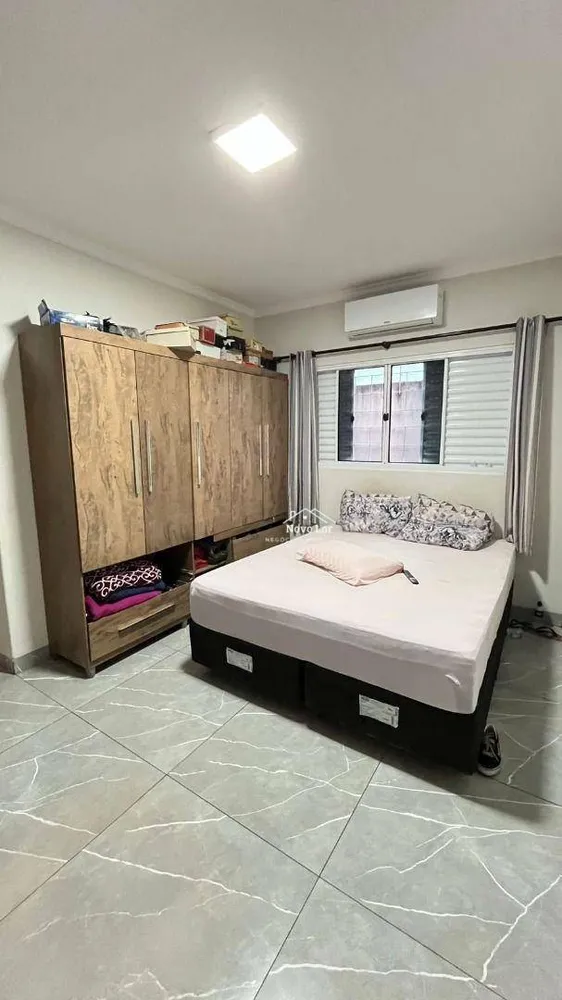 Casa, 3 quartos, 212 m² - Foto 2