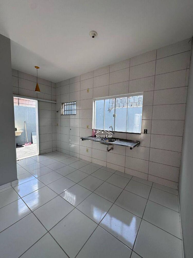 Casa à venda com 2 quartos, 52m² - Foto 2