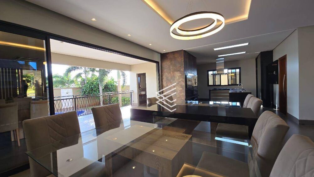 Sobrado à venda com 4 quartos, 371m² - Foto 1