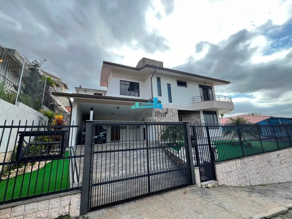 Casa, 3 quartos, 240 m² - Foto 1