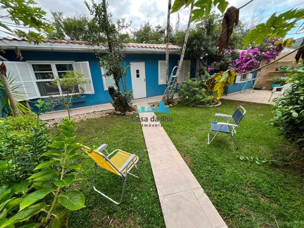 Casa, 6 quartos, 240 m² - Foto 1