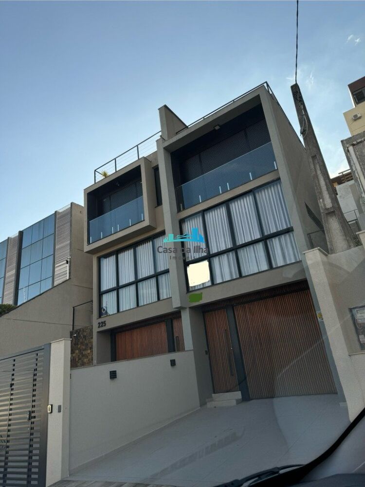 Casa, 3 quartos, 236 m² - Foto 1