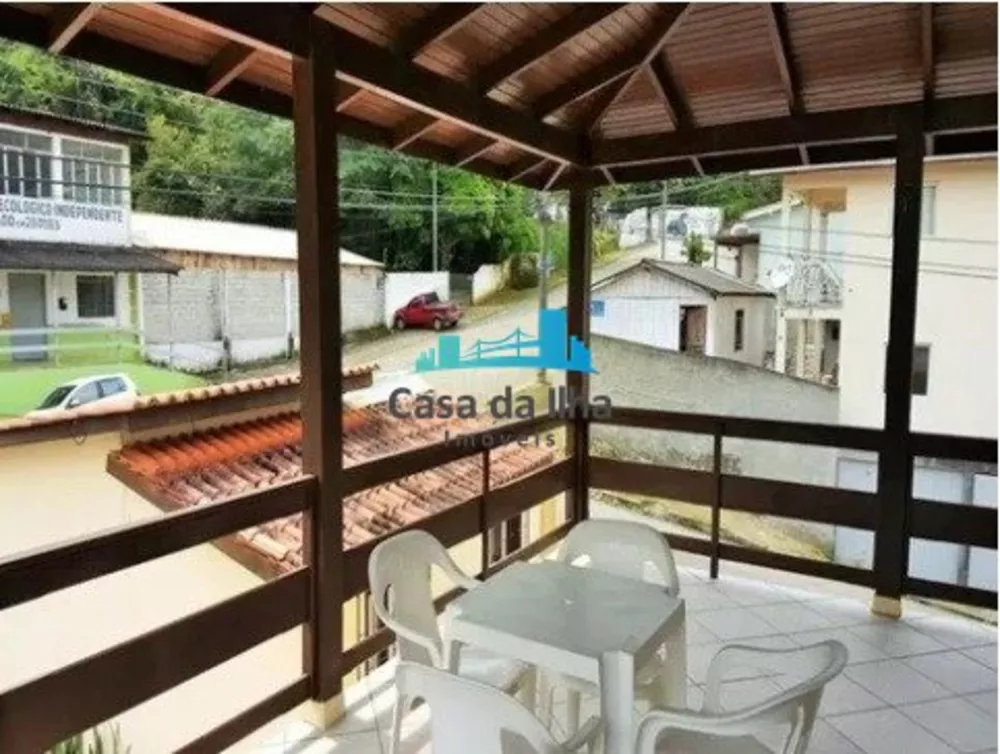 Casa à venda com 3 quartos, 200m² - Foto 2