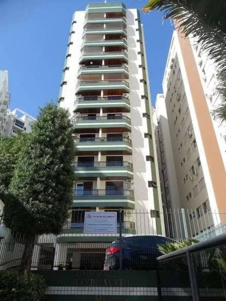 Apartamento à venda com 3 quartos, 135m² - Foto 1