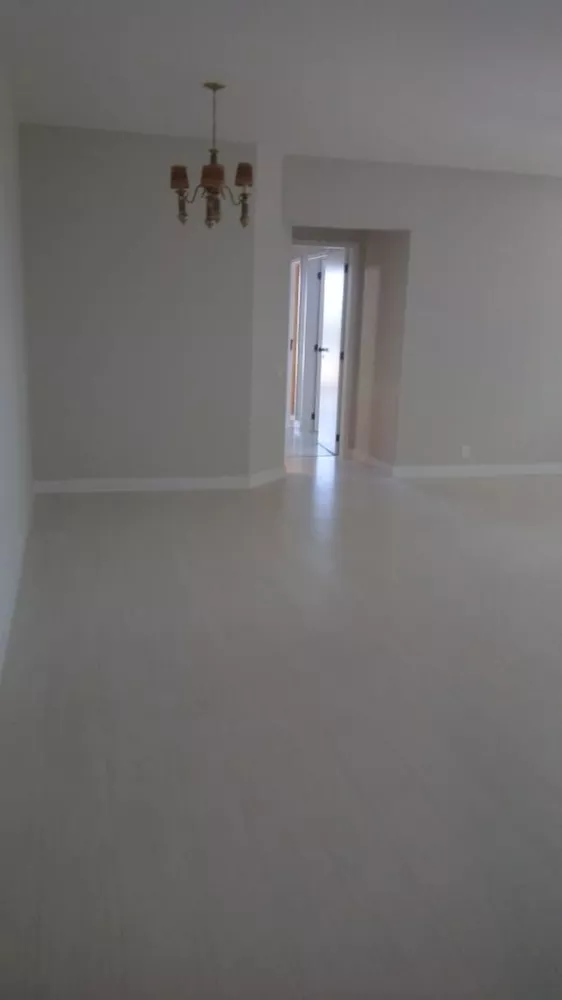 Apartamento à venda com 3 quartos, 135m² - Foto 3