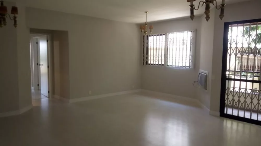 Apartamento à venda com 3 quartos, 135m² - Foto 2