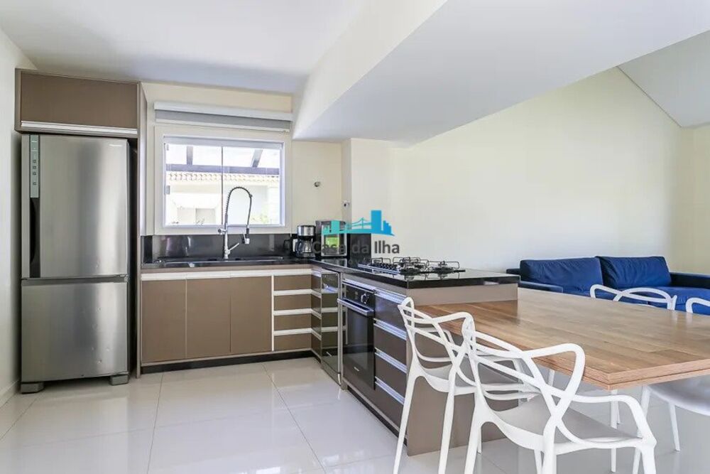 Casa de Condomínio para alugar com 4 quartos, 270m² - Foto 6