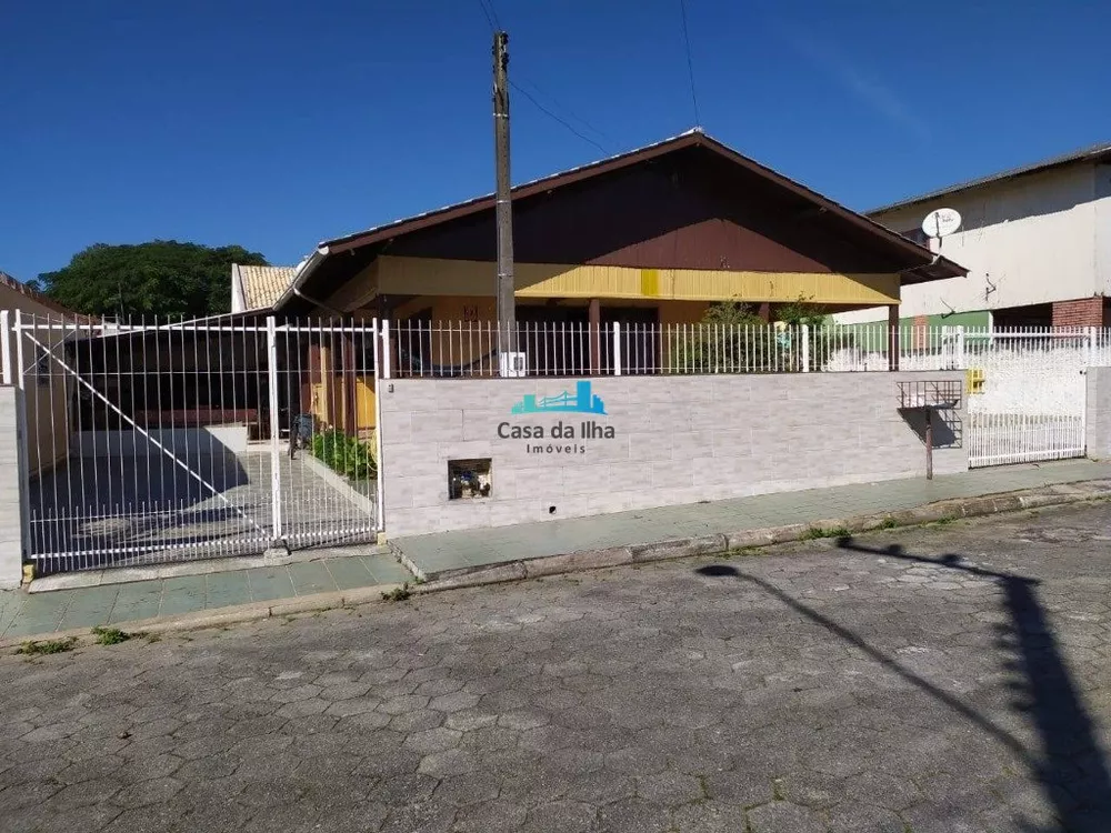 Casa à venda com 3 quartos, 360m² - Foto 1