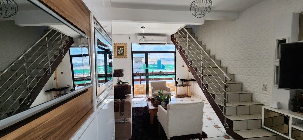 Casa à venda com 3 quartos, 360m² - Foto 2