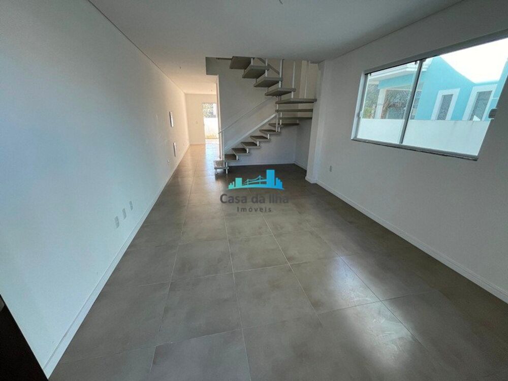Casa à venda com 3 quartos, 129m² - Foto 2