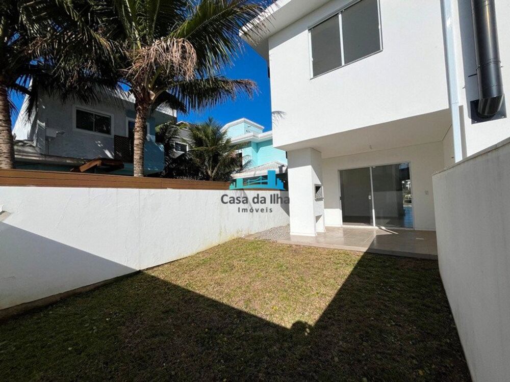 Casa à venda com 3 quartos, 129m² - Foto 1