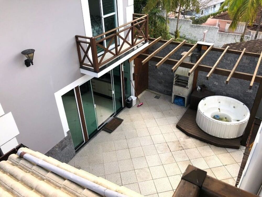 Casa à venda com 2 quartos, 120m² - Foto 1