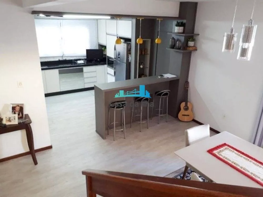 Casa à venda com 4 quartos, 303m² - Foto 1