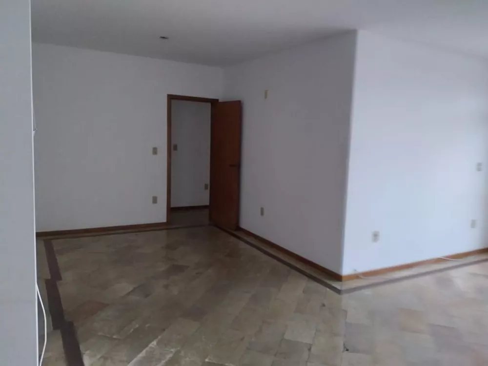 Apartamento à venda com 3 quartos, 131m² - Foto 4