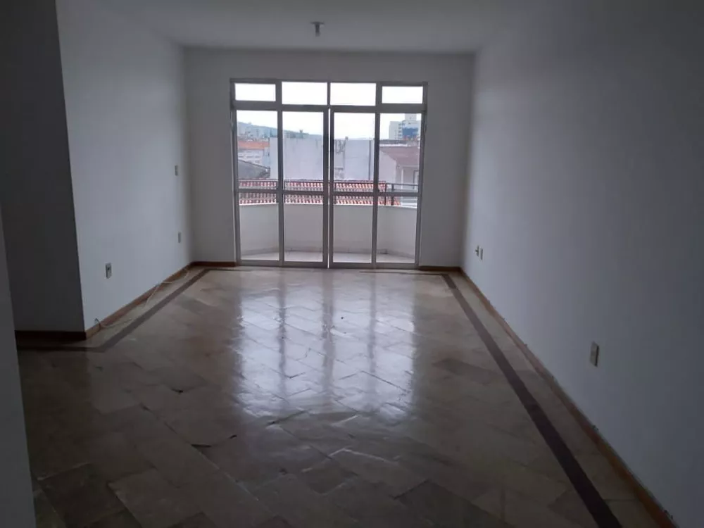 Apartamento à venda com 3 quartos, 131m² - Foto 2