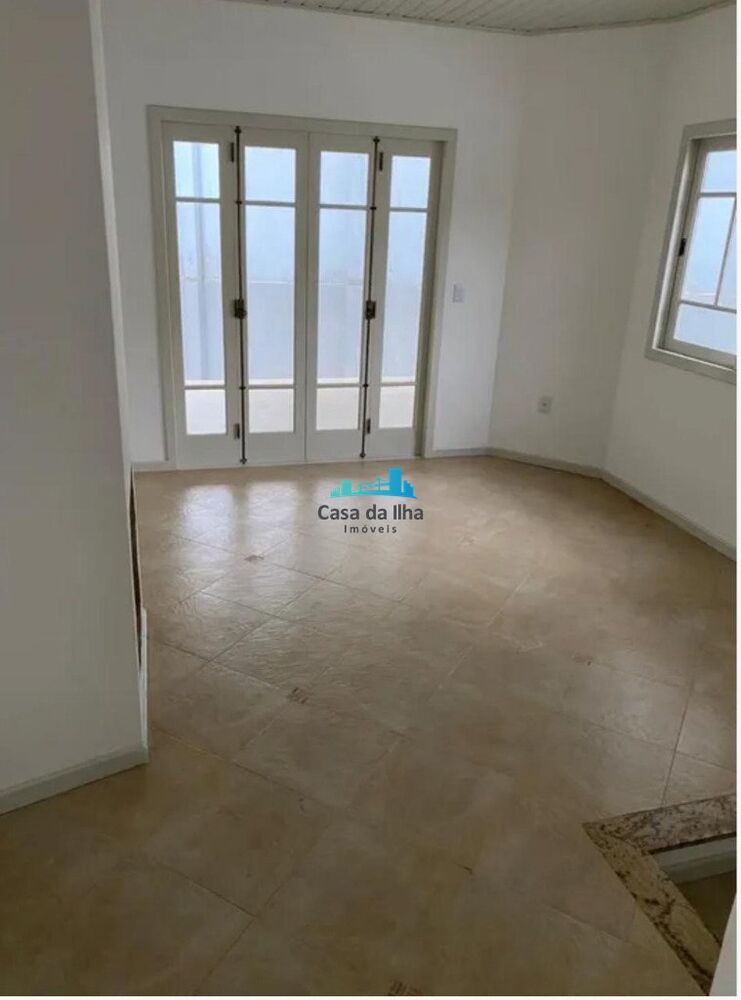 Casa à venda com 4 quartos, 250m² - Foto 4